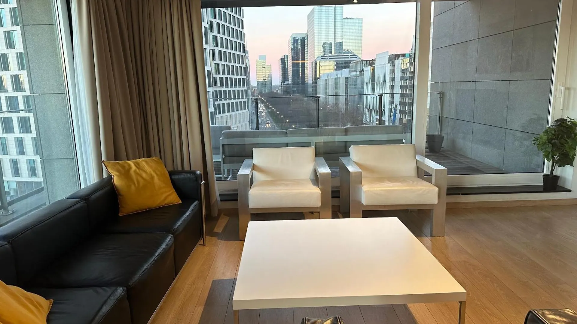 Apartment With Balcony In Brussels Center