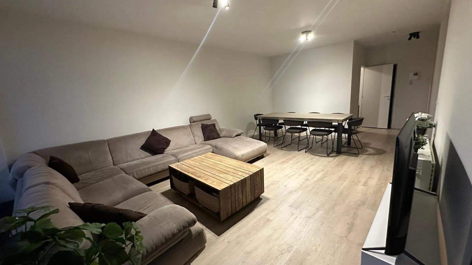 Apartment With Balcony In Brussels Center 0*,