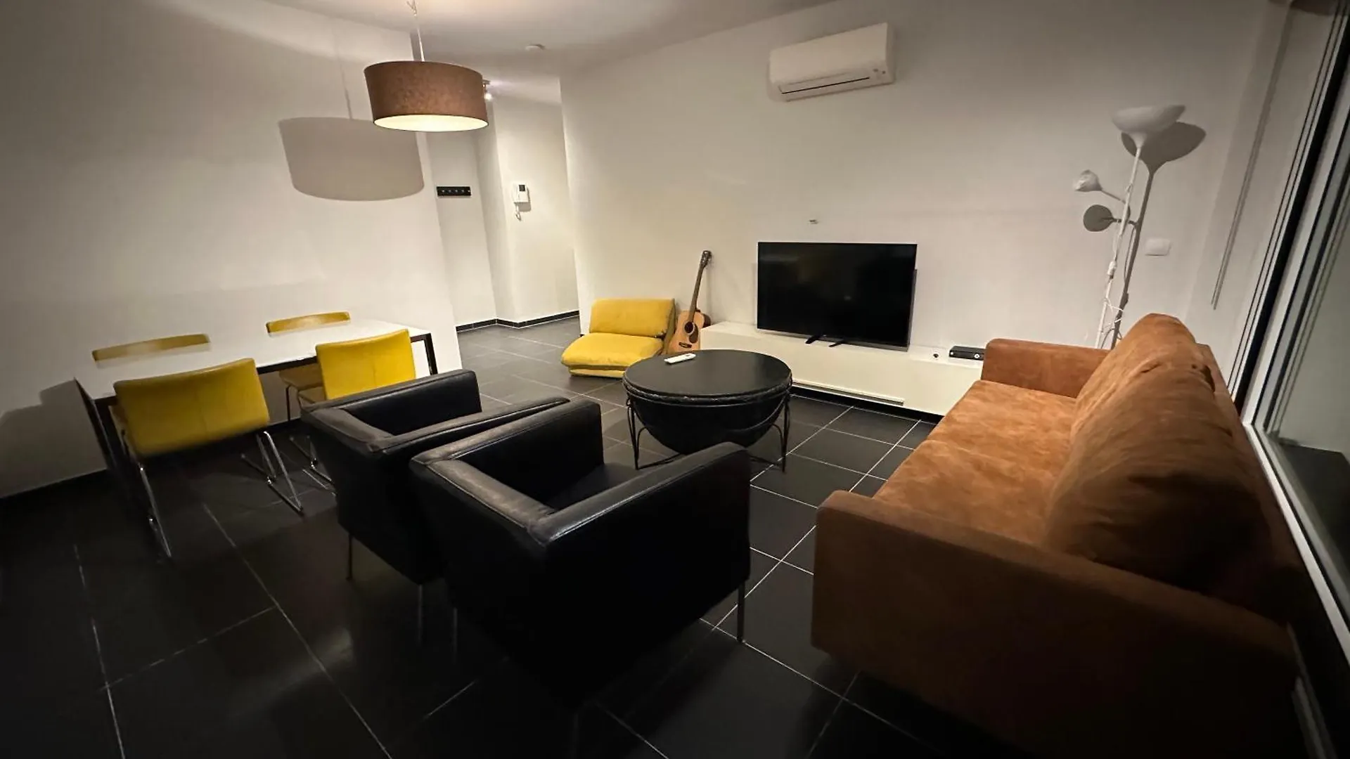 Apartment With Balcony In Brussels Center 0*,  Bélgica
